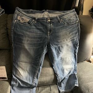 2 pairs of Vigoss plus size capris size 22